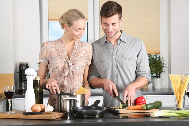 cocinar tus propias comidas ayuda para mejorar tus habitos